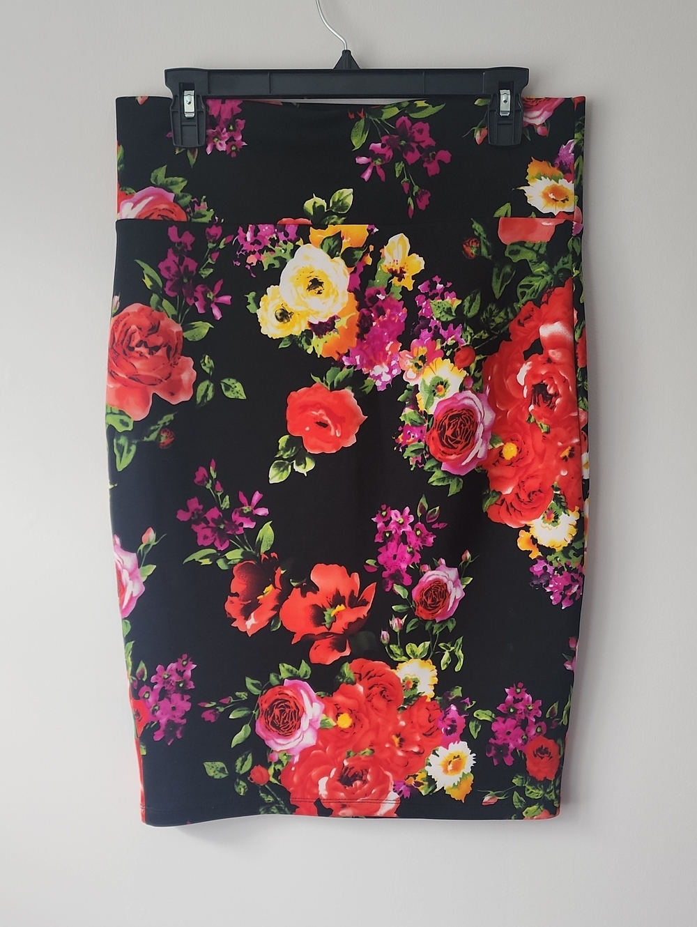 Black Floral Pencil Skirt with Vibrant Roses Blooms